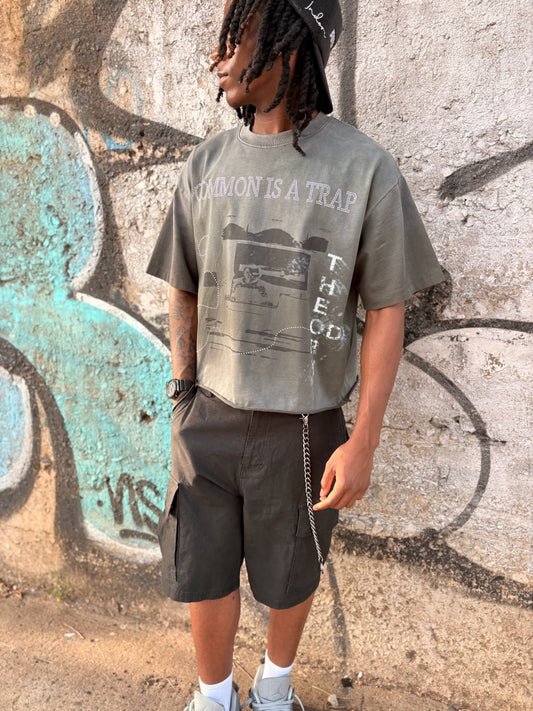 "COMMON IS A TRAP" Boxy Tee Grey