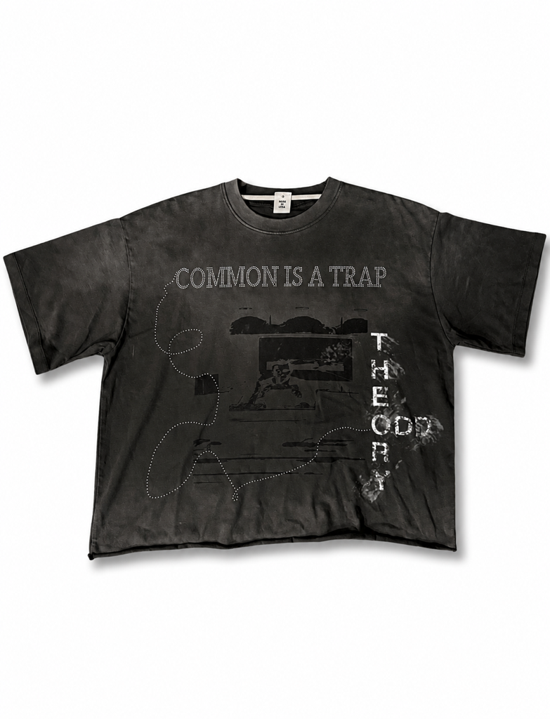 "COMMON IS A TRAP" Boxy Tee Grey