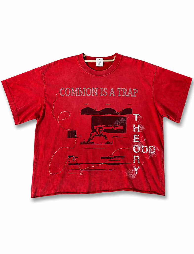 "COMMON IS A TRAP" Boxy Tee Red