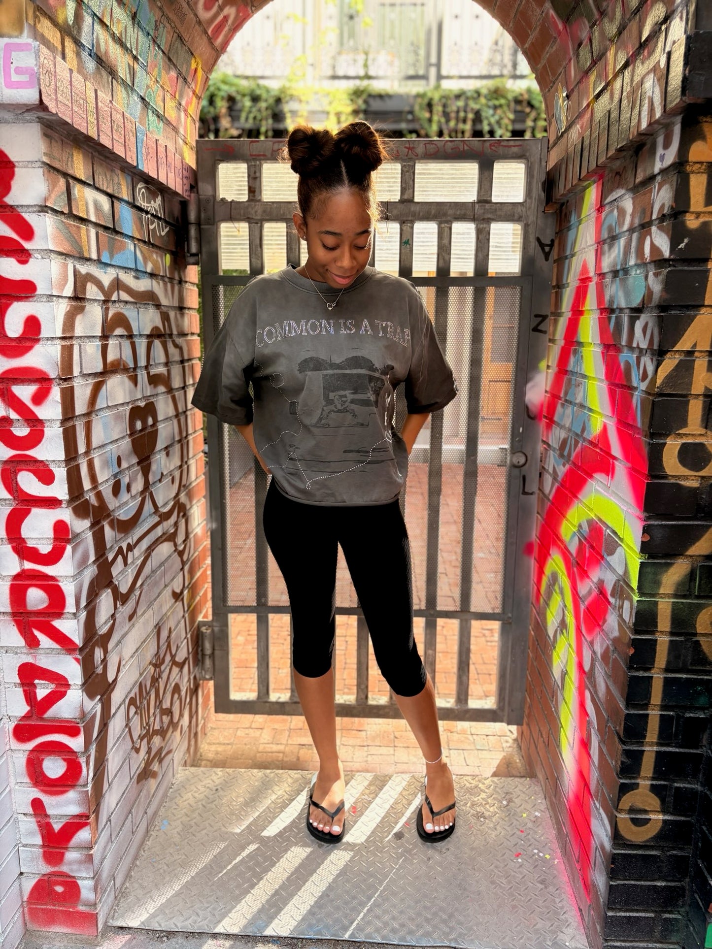 "COMMON IS A TRAP" Boxy Tee Grey